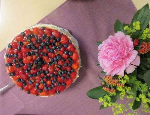 Beerentorte von oben fotografiert 
